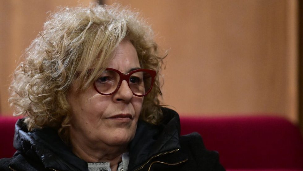 Η μητέρα του Παύλου Φύσσα στη δίκη της Χρυσής Αυγής σε δεύτερο βαθμό στο Εφετείο Αθηνών